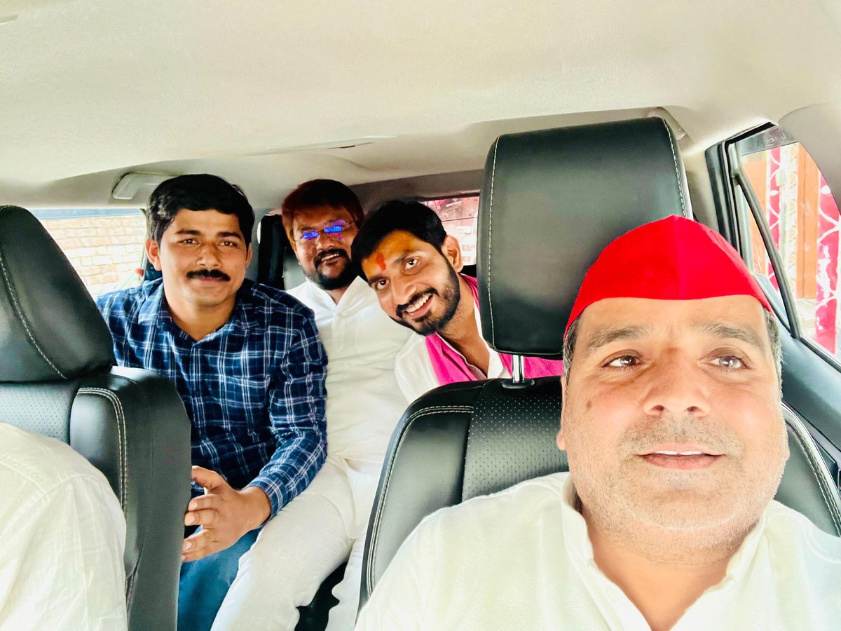 JaysinghYa's tweet photo. आज बदायूं लोकसभा प्रत्याशी श्री आदित्य यादव जी के नामांकन कार्यक्रम में आदरणीय श्री शिवपाल सिह यादव जी,आदरणीय श्री धर्मेंद्र यादव जी के साथ..

श्री अखिलेश यादव जिंदाबाद 
समाजवादी पार्टी जिंदाबाद https://t.co/VVB8f99Pvr
