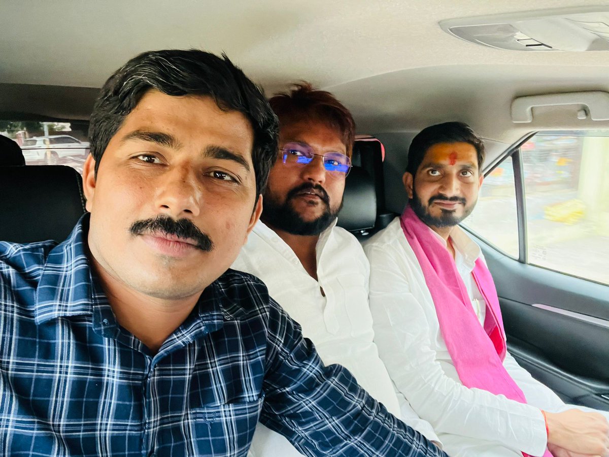 JaysinghYa's tweet photo. आज बदायूं लोकसभा प्रत्याशी श्री आदित्य यादव जी के नामांकन कार्यक्रम में आदरणीय श्री शिवपाल सिह यादव जी,आदरणीय श्री धर्मेंद्र यादव जी के साथ..

श्री अखिलेश यादव जिंदाबाद 
समाजवादी पार्टी जिंदाबाद https://t.co/VVB8f99Pvr