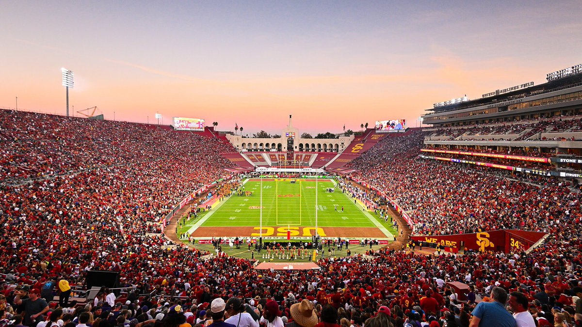 #AGTG After a great conversation with @Coach_Henny I am blessed to receive a offer from the university of Southern California #FightOn✌🏽❤️💛 @uscfb @sschraderOn3 @lincolnriley @CoachTravv850 @GadsdenFootball @RussellEllingt4 @CoachJohnson813 @CoachHattenJr @HuntleyAntonio