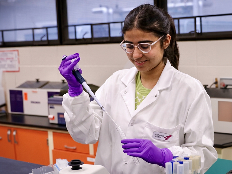#FoodScience grad student Arshpreet Khattra led study w/ previously published data by dept head Jeyam Subbiah's lab finding solution for preserving #FoodQuality in thermal processing (makes food safe but may compromise flavor) t.ly/DJf6V

#AgFoodLife