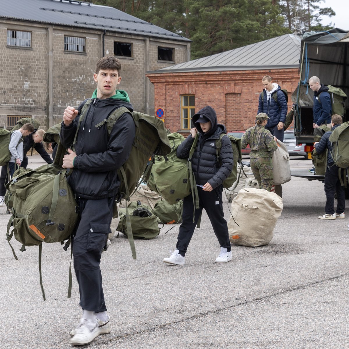 Santahaminassa Puolustusvoimien urheilukoulussa aloitti tänään palveluksensa 78 urheilijaa. Lämpimästi tervetuloa palvelukseen! #urhk #kaartjr #alokkaat