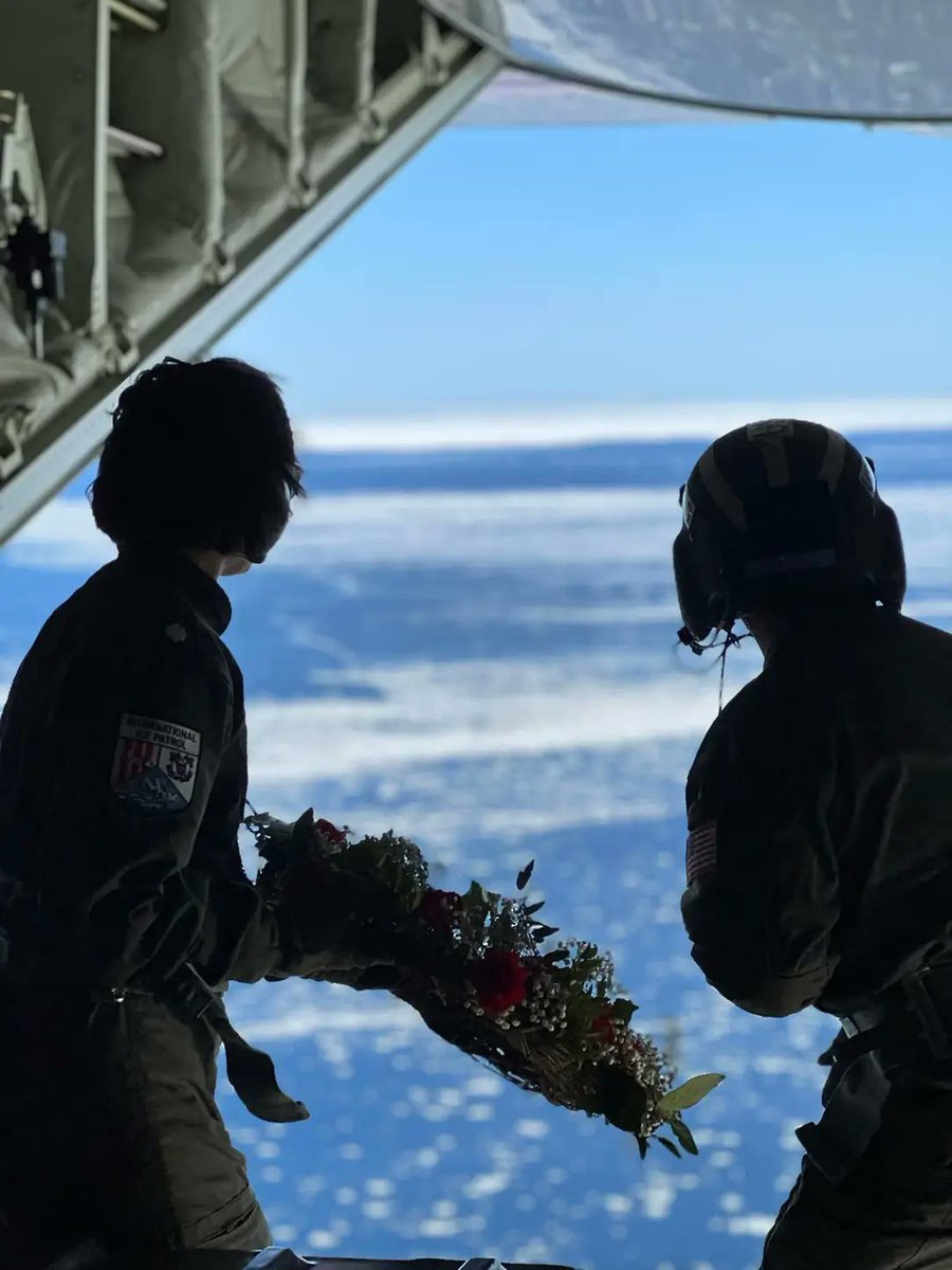 On the Facebook page of the US Coast Guard International Ice Patrol, you can see photos and a video of the flower wreaths laid at sea for #Titanic.
#Titanic112 #Titanic2024 #TitanicAnniversary #RMSTitanic