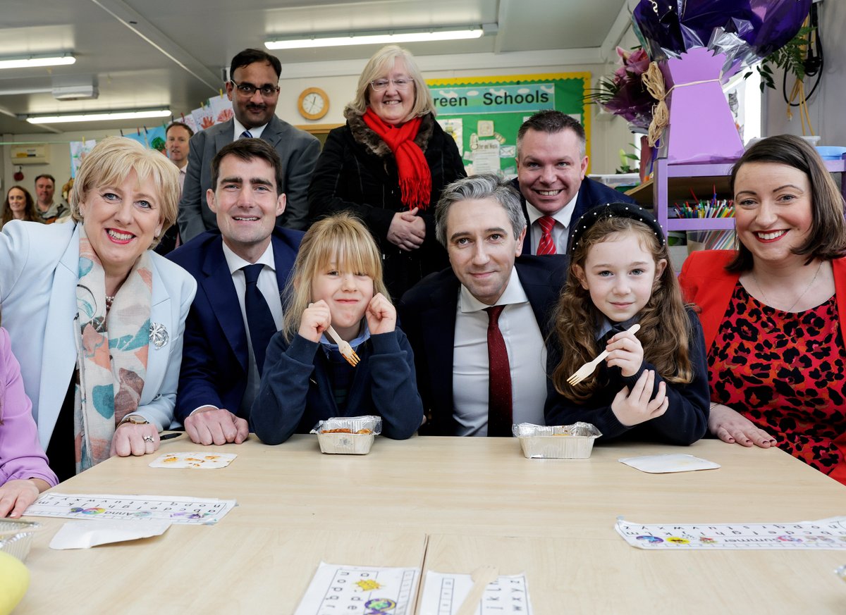 📢Taoiseach @SimonHarrisTD and Minister @HHumphreysFG announces rollout of Hot School Meals to additional 900 Primary Schools ✅ 900 Primary Schools across every county to receive Hot School Meals 150,000 children will benefit from expansion ℹ️ gov.ie/en/press-relea…