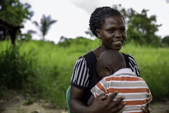 IrlEmbMaputo's tweet photo. Thanks to our partnership with @UNICEF_Moz, children in remote areas are receiving life-saving vaccines from UNICEF-trained mobile brigades who tirelessly travel to the most remote areas of 🇲🇿 to ensure that 100% of children are vaccinated. 

Read more: https://t.co/HHt6duMgJ0 https://t.co/XiA8xFKUnj