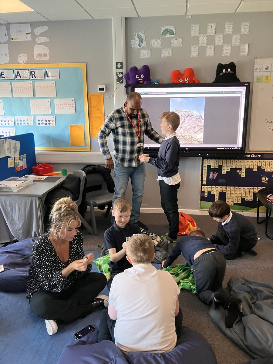 LauraAnneHarkin's tweet photo. Mr Ahmed came in to talk to Pine and Maple classes about pilgrimage, Ramadan and Eid https://t.co/TdDeHJP2Dd