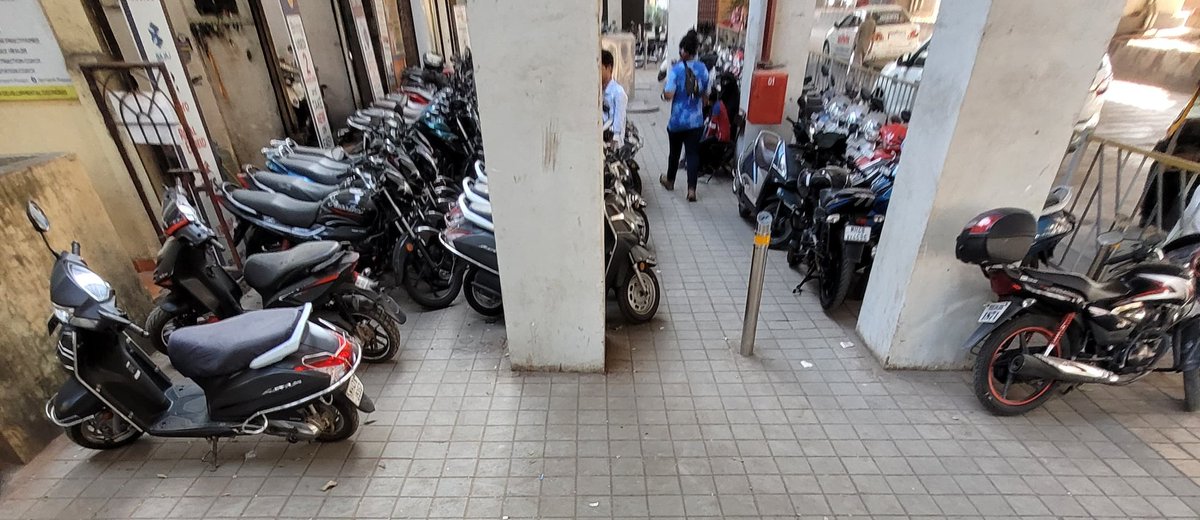 In today's edition of #FootpathAbuse
An obvious quid pro quo between Mumbai Police and the showroom owners.

This is right below Kandivali west metro station on Link Road. A high footfall area with wide new footpath but no space to walk.

#FreeOurFootpaths