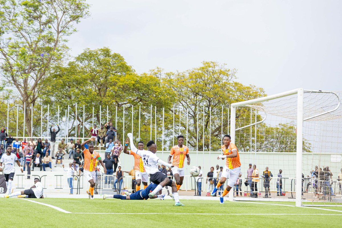 aprfcofficial's tweet photo. 1st half action
#ASKAPR https://t.co/rhsoqw3SZA