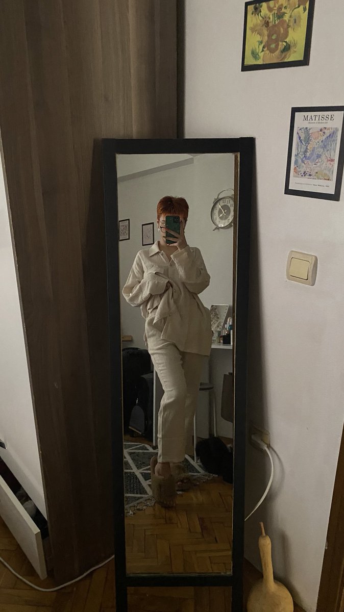 Zengin ama hanımefendi çizgisini hiç bozmayan tekstil fabrikatörü Melahat abla pijaması değil de ne buuuuu ✨