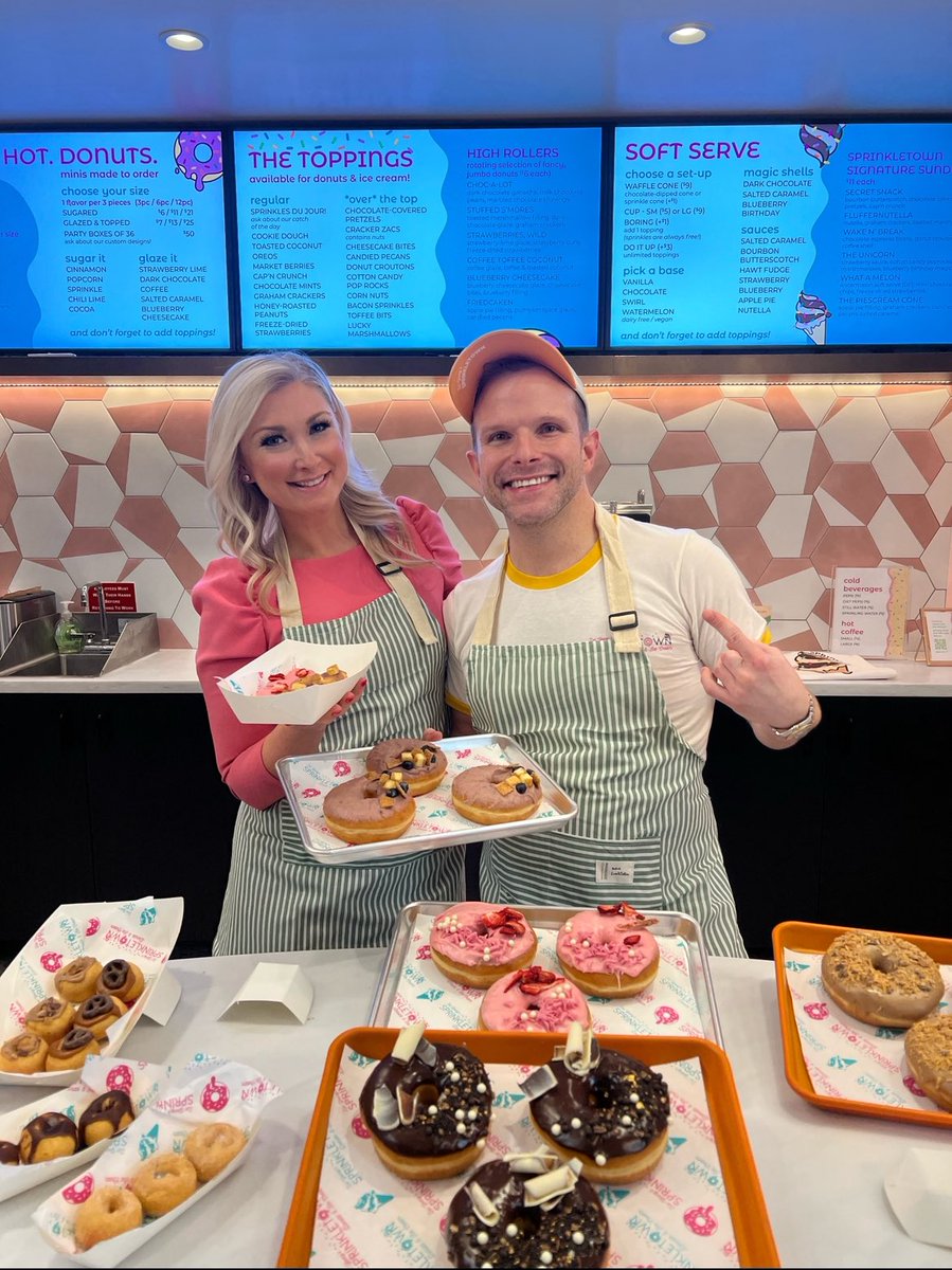 Had such a fun morning with the incredible @zacayoung at SPRINKLETOWN @FoxwoodsCT the newest destination for delicious desserts! 🍩🍦