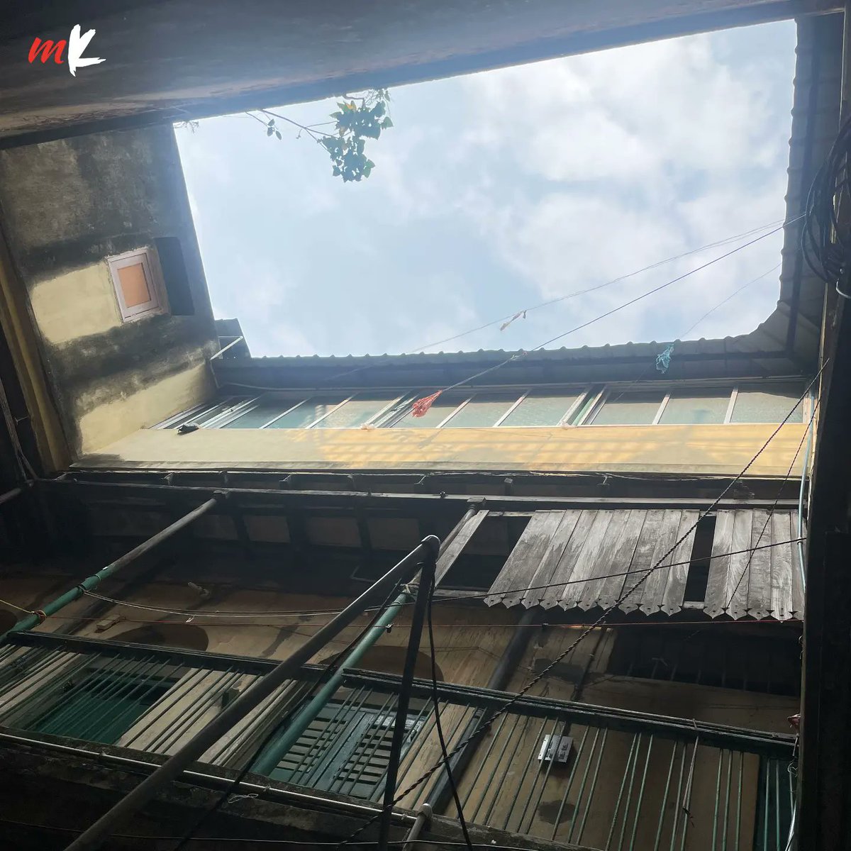 TT_My_Kolkata's tweet photo. In his next column on Kolkata, Mudar Patherya writes about CV Raman's connection to a nondescript memorial in Bowbazar.
Read more: https://t.co/89WOsRM9Ls
#HeritageBuildings #HeritageStructures #CVRaman #History #KolkataHistory #Architecture #Heritage #Kolkata #MyKolkata https://t.co/I43eamrVh4