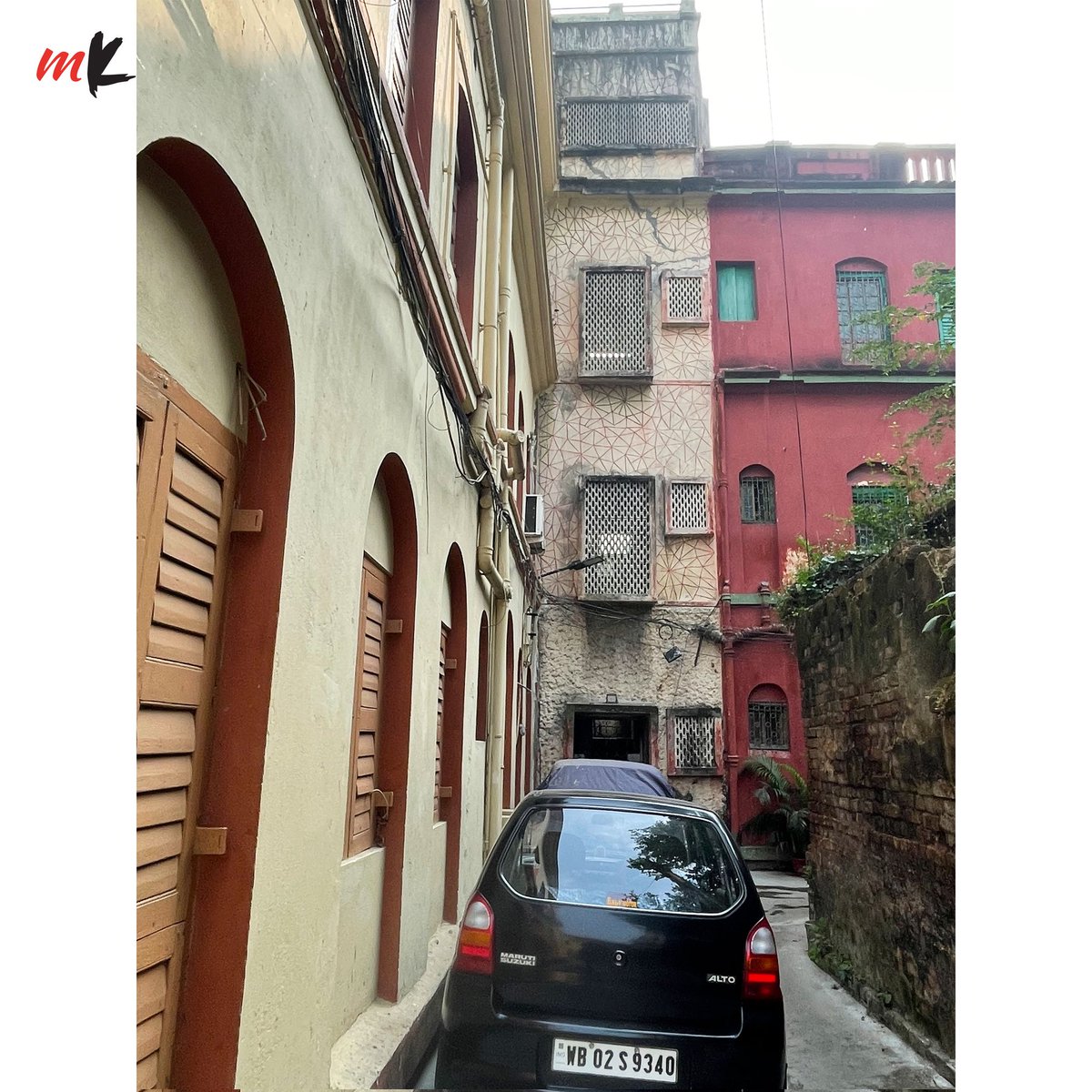 TT_My_Kolkata's tweet photo. In his next column on Kolkata, Mudar Patherya writes about CV Raman's connection to a nondescript memorial in Bowbazar.
Read more: https://t.co/89WOsRM9Ls
#HeritageBuildings #HeritageStructures #CVRaman #History #KolkataHistory #Architecture #Heritage #Kolkata #MyKolkata https://t.co/I43eamrVh4