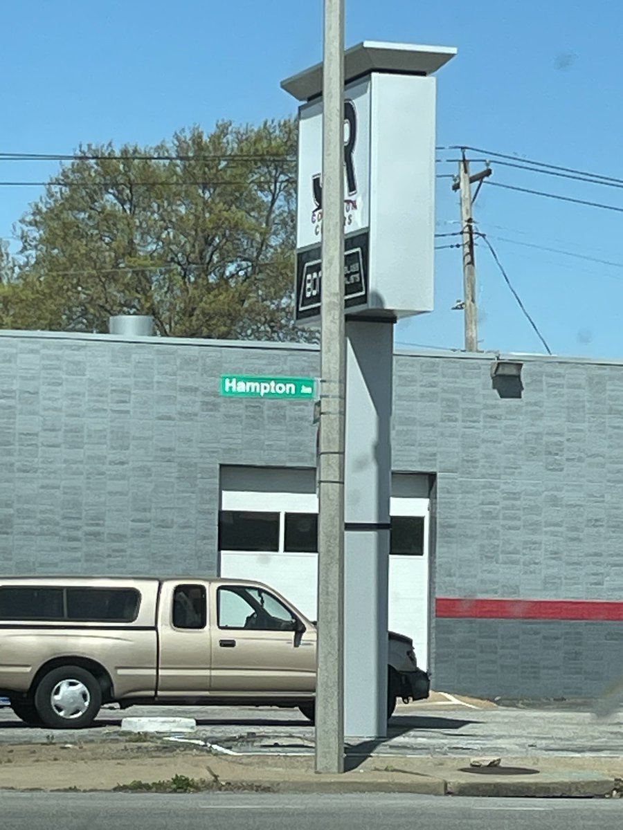 Taylorbuford's tweet photo. @thesamparr was hanging in south city this weekend. https://t.co/MHYkEDaeTu