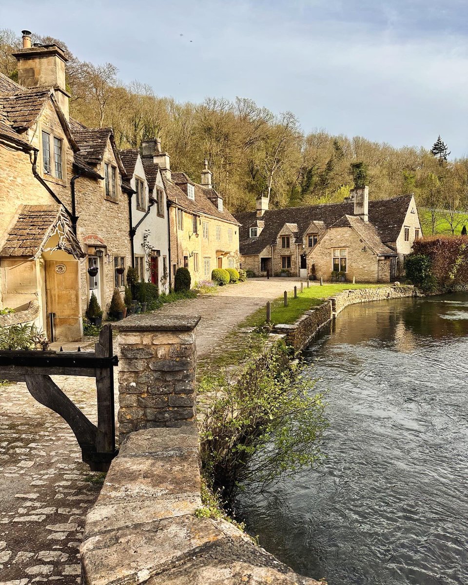 A regular & favourite stop on my #privatetours just beyond #Bath - can you guess the location? #galahadtours #Cotswolds #travelphotography