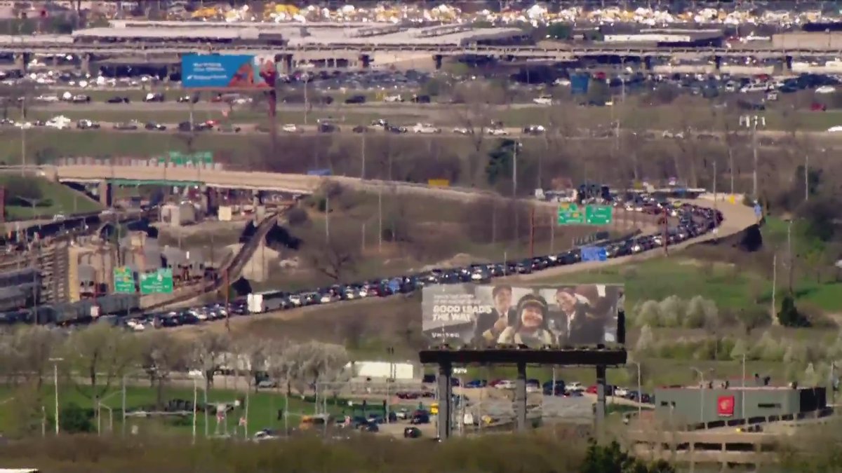 WGNNews's tweet image. #BREAKING_NEWS Protest outside O'Hare Airport shuts down all lanes of OB I-190
tinyurl.com/ypzfkr5z