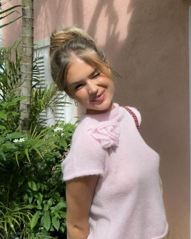 sundaymatchaa's tweet photo. I need a refresh. I need a cleanse. I need to get my priorities straight. 

I’m all about cool clothes, looking good in them, and having fun. And of course, moving my body and putting real food/nutrients in it. I’m devoted to that and to being the best me https://t.co/fGXVVyXH73