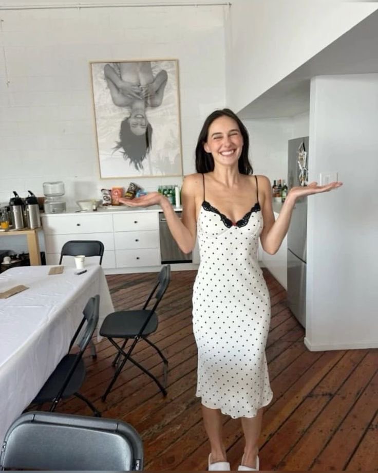 sundaymatchaa's tweet photo. I need a refresh. I need a cleanse. I need to get my priorities straight. 

I’m all about cool clothes, looking good in them, and having fun. And of course, moving my body and putting real food/nutrients in it. I’m devoted to that and to being the best me https://t.co/fGXVVyXH73