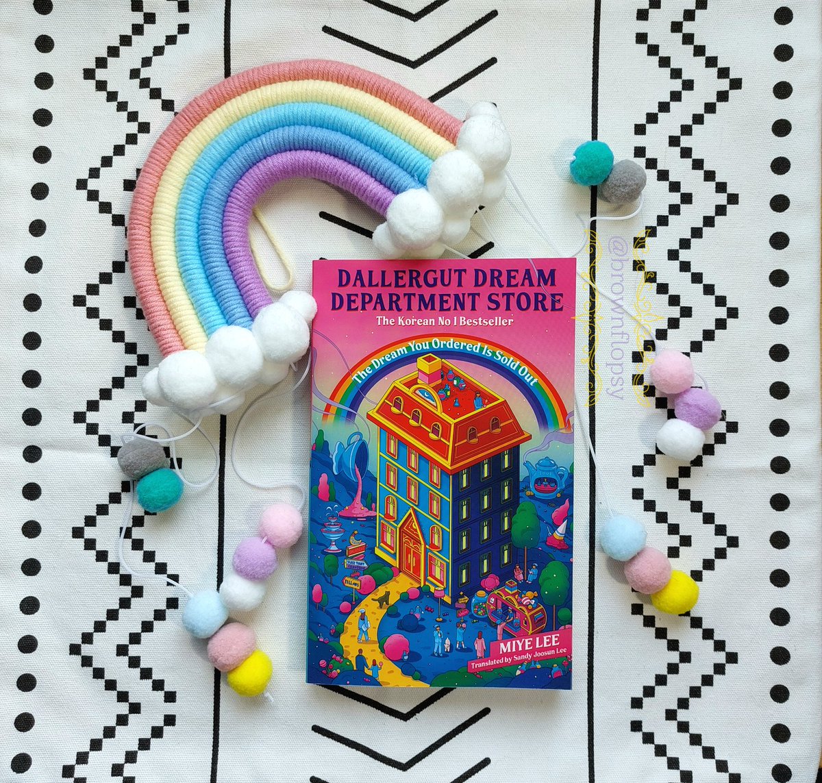 Thank you @ollie__martin for this copy of the #1 Korean bestseller #DallergutDreamDepartmentStore by Mi-Ye Lee, trans by @sandyjoosunlee 🙏 Coming in pb 4th July from @Wildfirebks this whimsical novel will be a @Squadpod3 #SquadPodFeaturedBook in August! Looking forward to it! 🤩