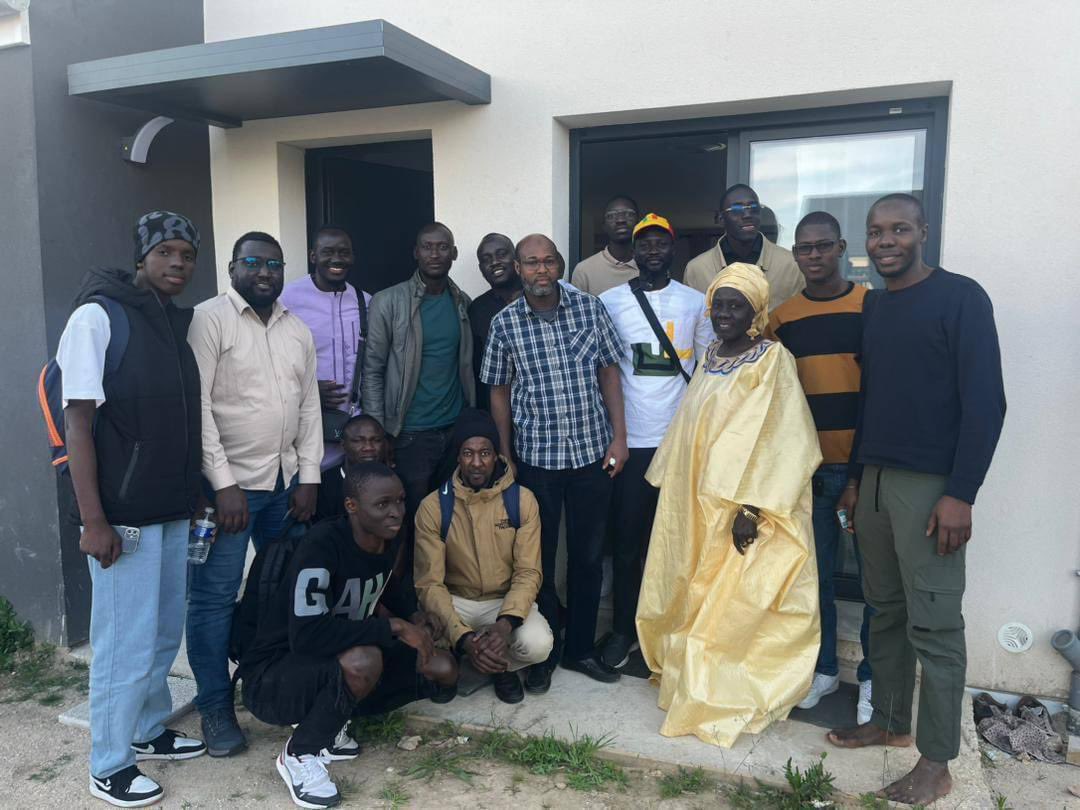 VitaleT66800's tweet photo. Le Grand Mouvement Citoyen étale ses ailes.
Le leader du GMC M Ndiaga Ndiaye a procédé Dimanche 14 avril à l'installation de la cellule France de son mouvement nous révèle son chef de cabinet, M. Abdou Diouf.
#gmc #emkey https://t.co/PmcJt3sa13