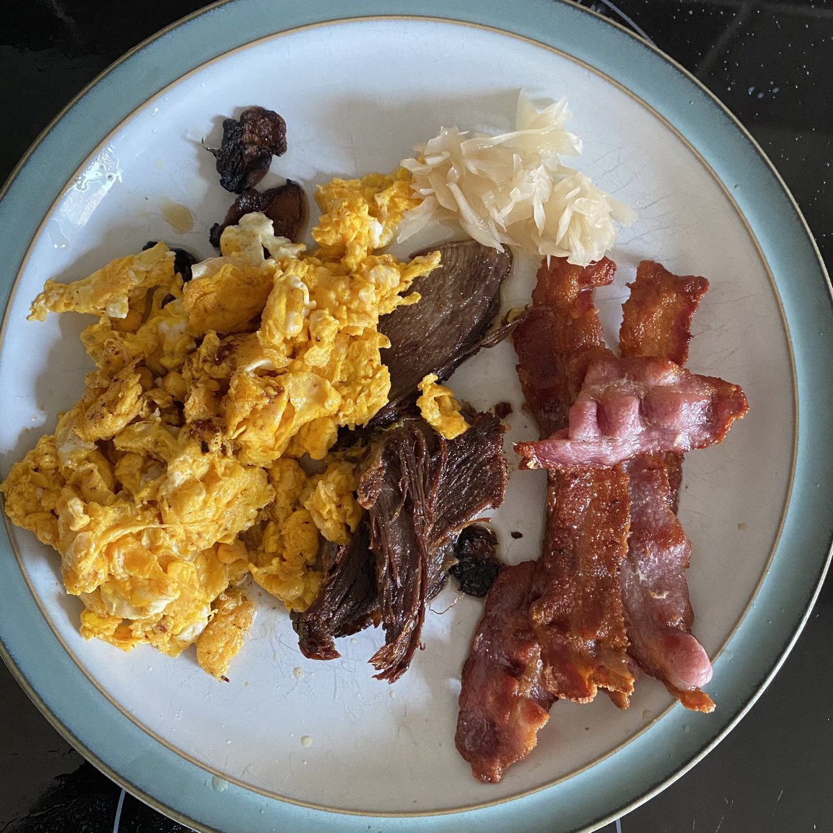 I had my shower and then tucked into a fantastic breakfast of reheated crispy suet, left over roast beef, bacon, scrambled eggs (one whole plus 2 yolks) and a little sauerkraut. All set up for the day!

#keto #ketodiet #ketonesforfuel #lowcarb #carnivore #lchf #fatburner