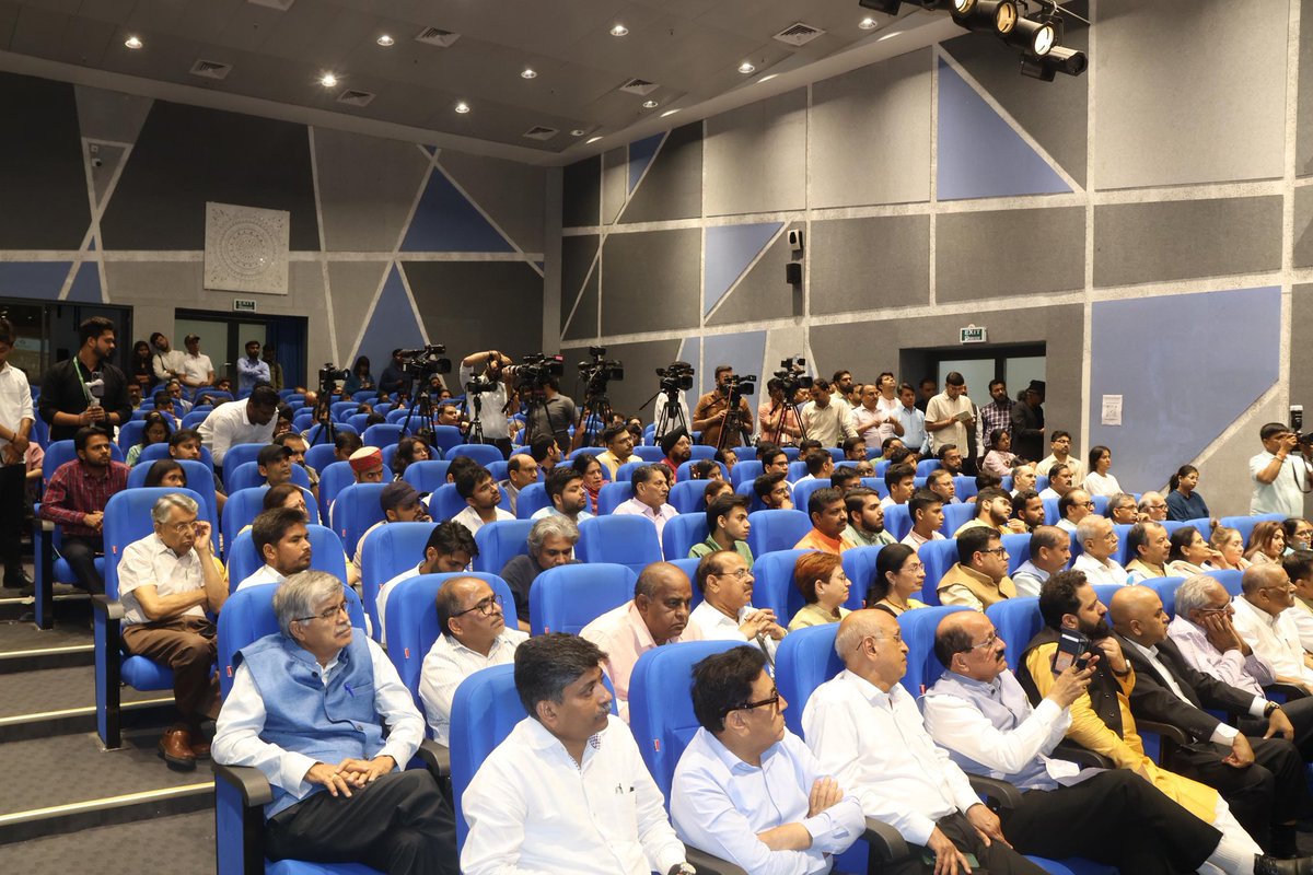 Smt @nsitharaman addresses the audience at the launch of book 'The Art of Implementation: How Modi Ki Guarantee Is Delivered' edited by former MP Shri @Vinay1011 and Shri Mukul Priyadarshi.

Also present on the occasion are Shri @manojsinha_, Hon'ble Lieutenant Governor of Jammu