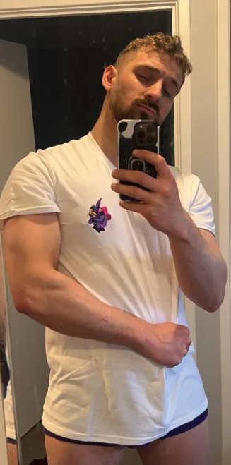 Sexy Gwubbies shirt acquired, dm <a href="/BrodnFriends/">Brod & Friends</a> to cop one for yourself #AD