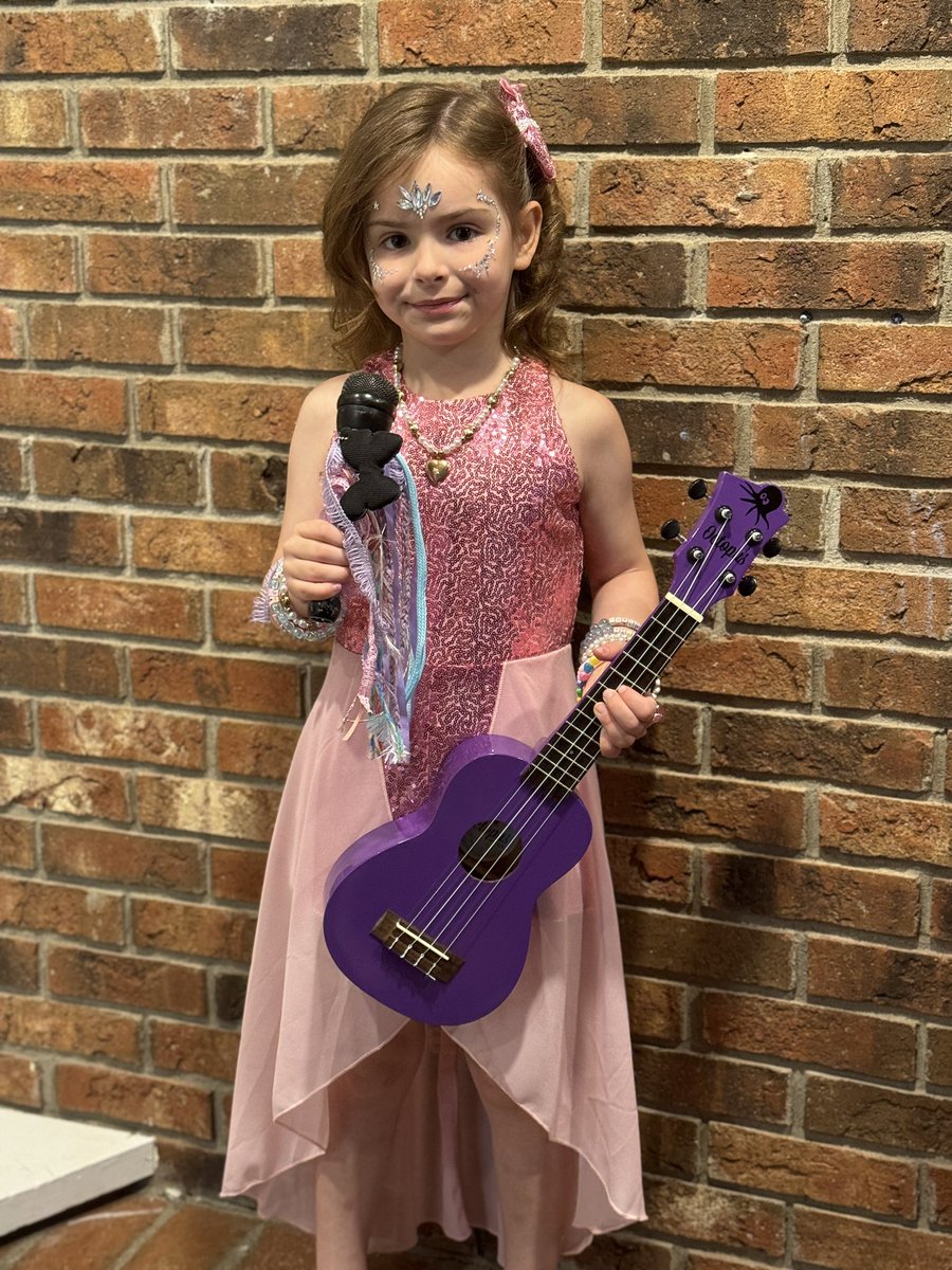 LeslieRubinWVBA's tweet photo. Today is picture day in Kindergarten to dress like what you want to be when you grow up. Proud of my girl for wanting to be Taylor Swift, I wanted to be Reba when I was her age. I think she can do it 🫶🏻 https://t.co/xVx8trd7lM