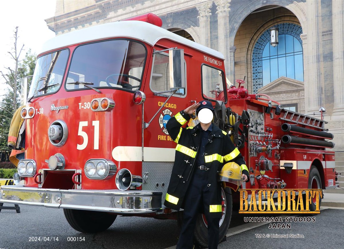 ABOKADO_USJ's tweet image. 入場ゲート、コナン、ジョーズのクルーさんが、「バックドラフト」のコスプレと気づいてくれました!!q(T▽Tq)ｳﾚｼ~~~
ちなみに衣装のモデルは、ブライアンです!!
#USJファン #backdraft #バックドラフト