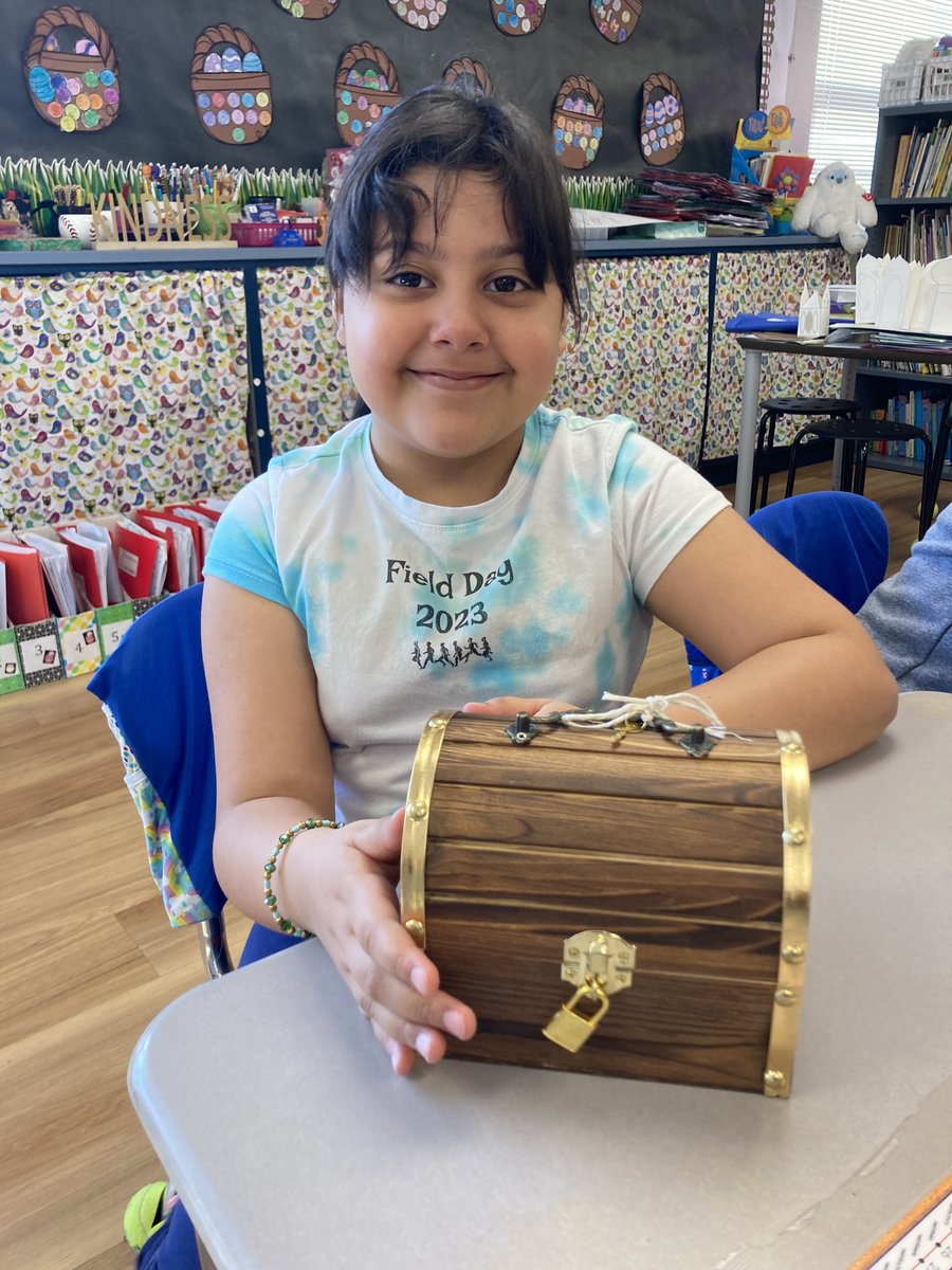 MsIsbellLibrary's tweet photo. Congratulations, Ellena, for being our 2nd Book Blast Treasure Chest winner! Way to go! There is still time to win a Treasure Chest by inviting 10+ family members or friends: https://t.co/rHlp6VqMBd. Let’s help build our students’ home libraries! #d56achieves #BookBlast https://t.co/w56MOKEPix