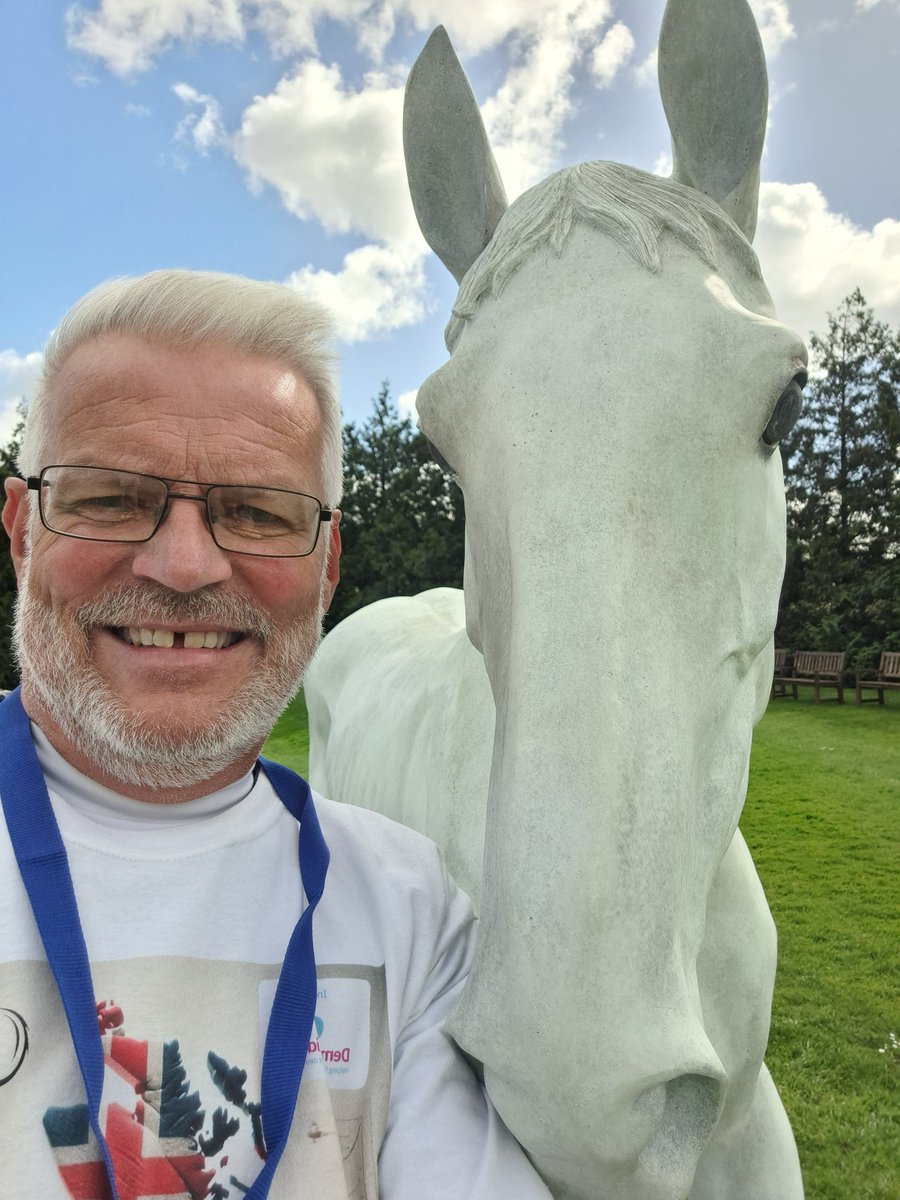 In Surrey today for Leg 7/59 at @TheJockeyClub course of @kemptonparkrace where I have walked the course & snapping a few photos. @RacingTV @Catters61 @dylancunha_uk Please remember this is all to raise funds for @DementiaUK donations can be made here: aroundthecourses.com