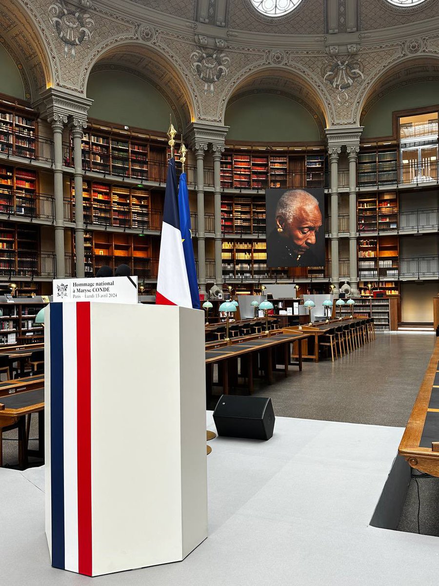 Présente à @laBnF afin de rendre hommage à une géante de la littérature francophone, Maryse Condé. Elle laisse une œuvre d’une incroyable richesse irriguée par la lutte contre l’esclavage et la colonisation.