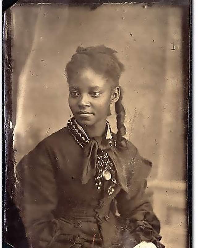 Portrait of a young American girl, late 1800s.