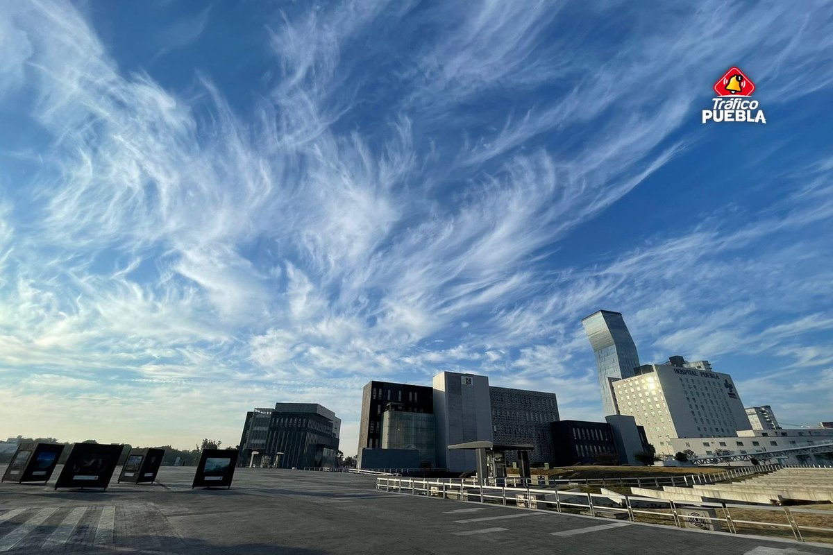 #ImagenDelDía 🤩 || Amanecer captado desde el CIS en #Puebla Capital.

Excelente inicio de semana.

📸 @davidperzfoto 

#TráficoPuebla