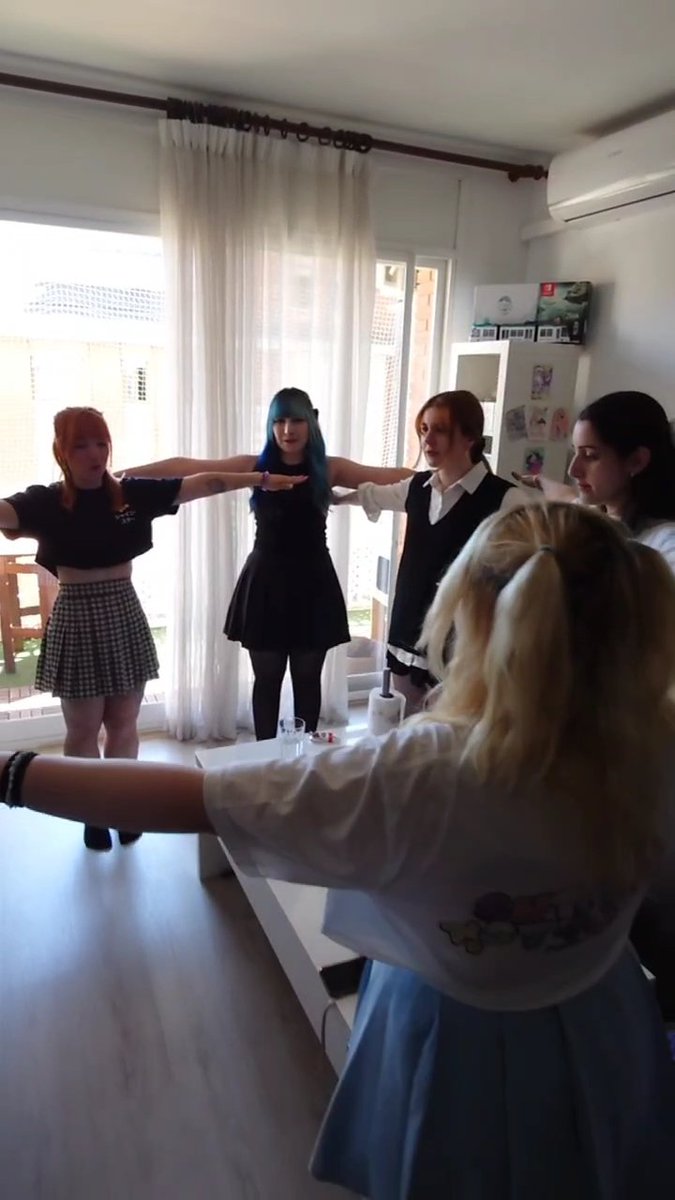 Ayer estuvimos grabando vocals 👀👀👀 ✨

Agradecer sobretodo a <a href="/Kurai_Naito/">Kurai</a> y <a href="/Cl0udyIts/">ItsCl0udy</a> por toda la ayuda durante la grabación 🫶🏼