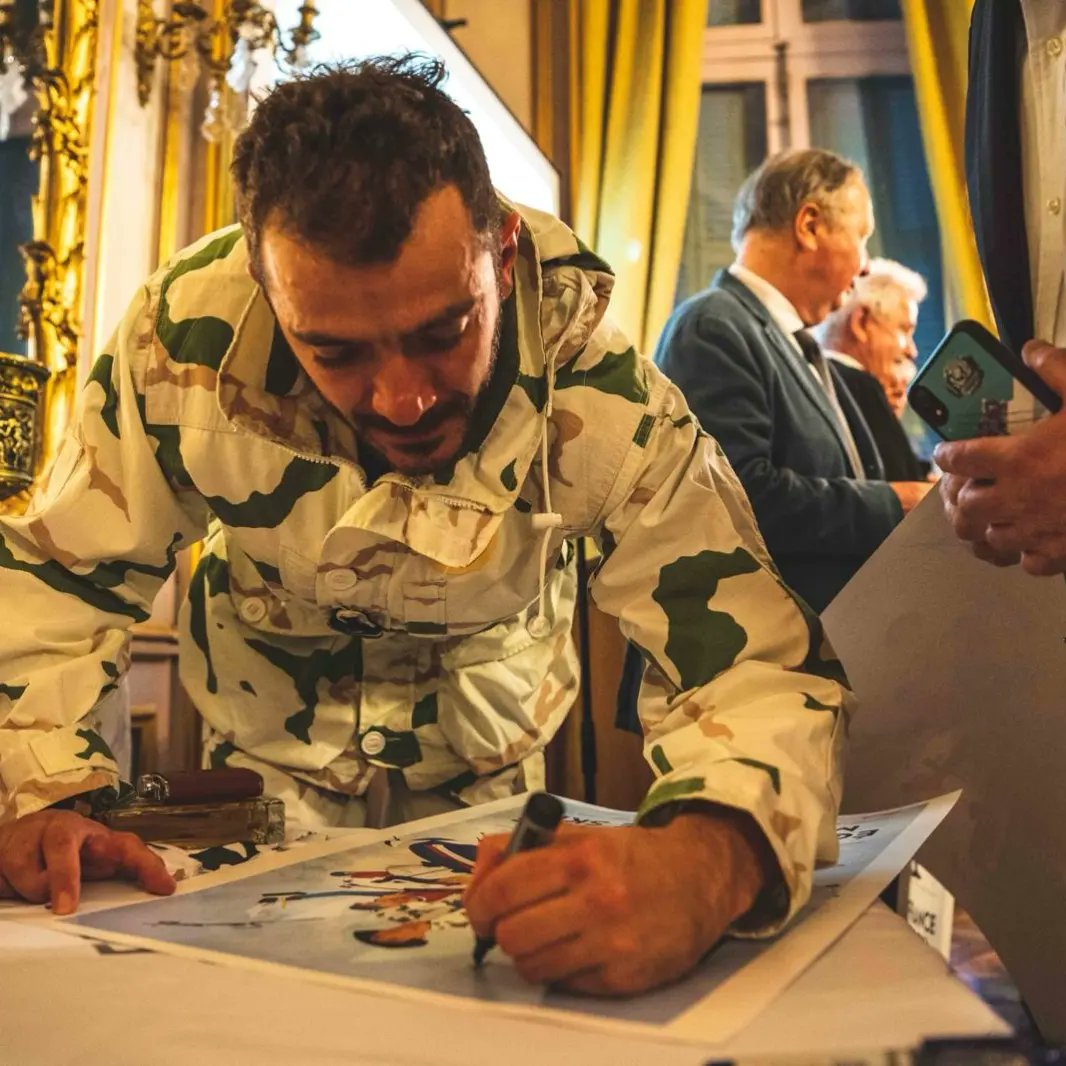 Une délégation exceptionnelle de l'équipe de France militaire de ski était à Grenoble ! Ils portent nos couleurs, partagent nos valeurs, nous étions fiers de pouvoir leur transmettre notre histoire et nos traditions. @armeedeterre @EqFranceMiliSki @SportsDefense