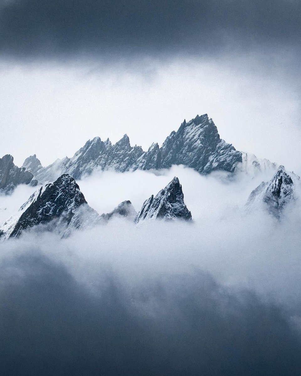 Zigzag ⛰️☁️ 

@Haslital | @madeinbern | @MySwitzerland_e

#jungfrauregion #haslital #berneroberland #engelhoerner #swissalps #madeinbern #inLOVEwithSWITZERLAND 

Photo by instagram.com/josh.bonifacio/