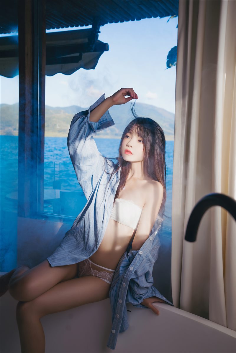 CarolineDa18277's tweet photo. 想看吗，掰开给你们看，无美颜无滤镜哟~

#桜桃喵 #ブルアカ #cosplay https://t.co/sbQNQZMx7M