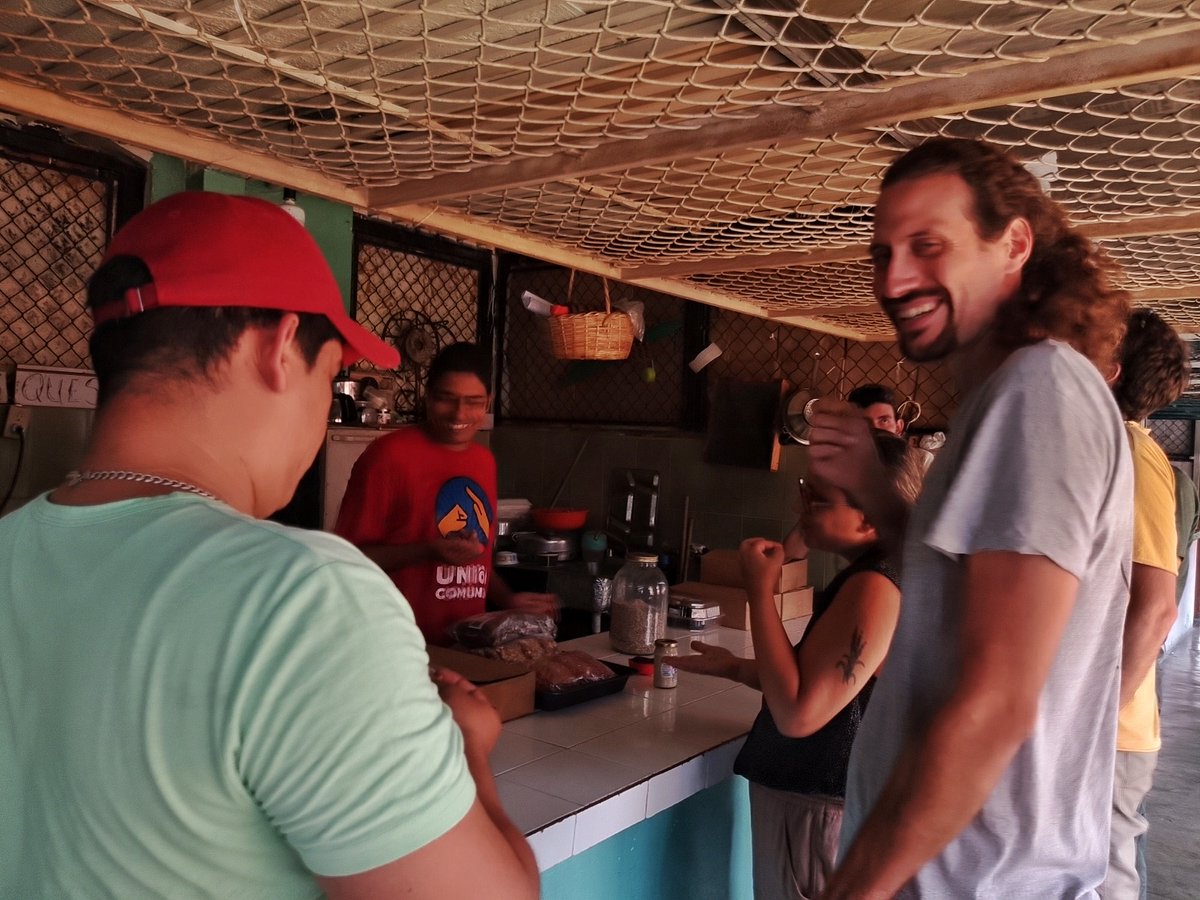 La Brigada Argelia Laya recibe en las instalaciones del Centro Socio Productivo Vicente Zambrano #Trujillo, a Pablo, Amalia, Jerónimo y César de la organización Memoria Viva de los Pueblos en #España. Quienes vienen a trabajar junto a la Brigada Argelia Laya en #ValledelMomboy