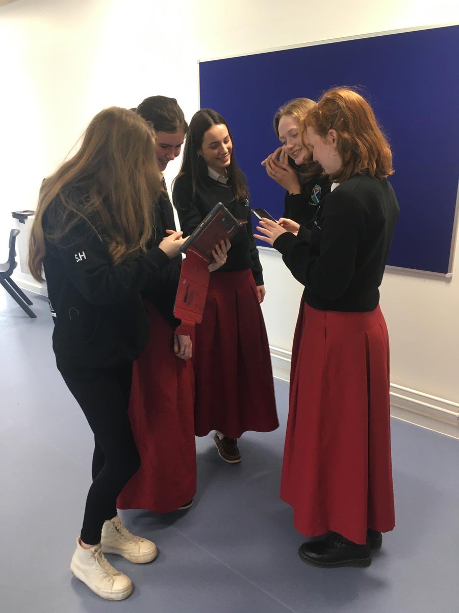 GCLTY's tweet photo. Bhain scoláirí taitneamh agus tairbhe as ceardlann @RaidioRiRa inniu, ceardlann idirghníomhach a thugann deis do scoláirí scileanna raidió a fhoghlaim. Míle buíochas 👏 https://t.co/rs47Uifo9s