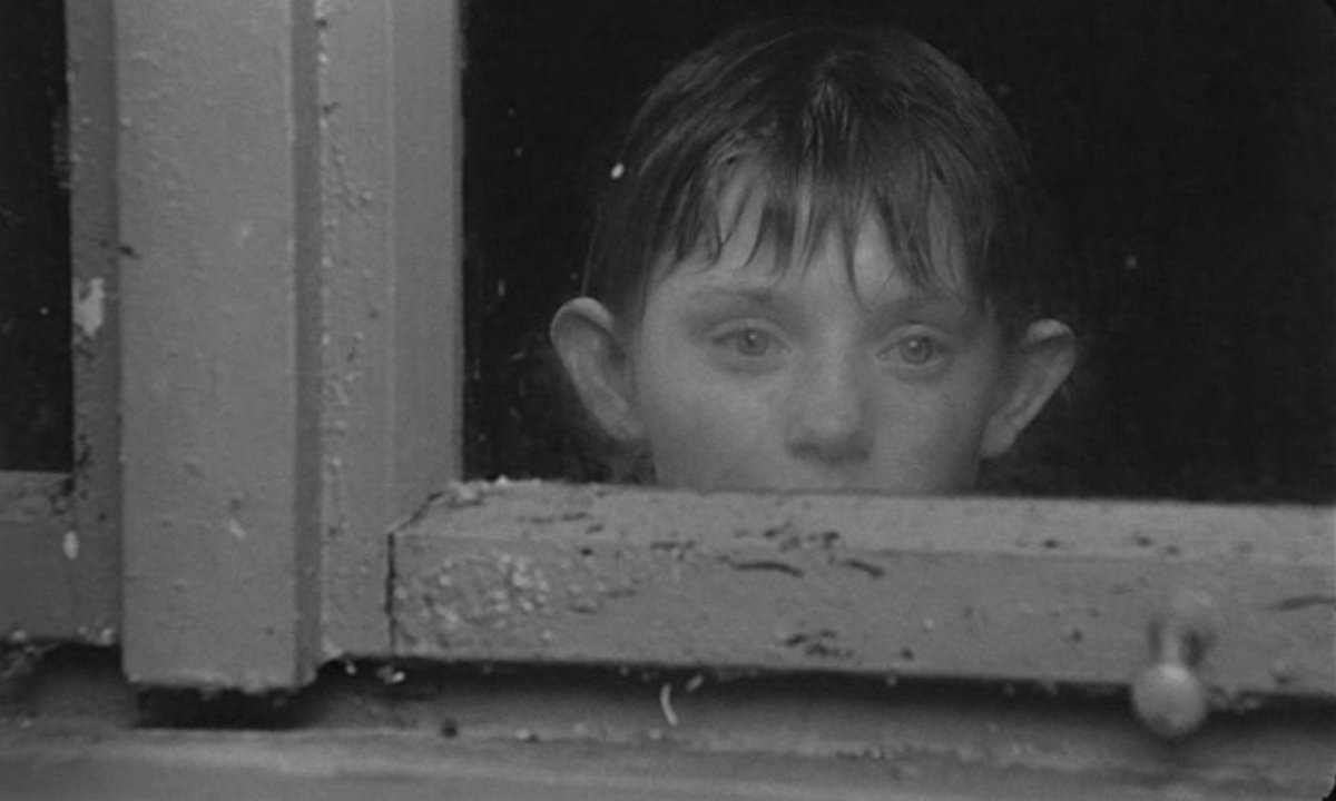 [THREAD]

Pour remédier à son thread de merde, je fais mon thread des "20 plus beaux plans de l'histoire du cinéma 🤓☝️" (exercice absolument impossible)

1. Satantango (1994)