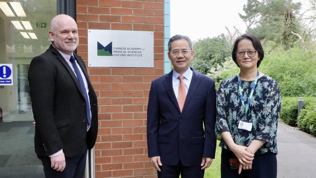 We were delighted to have hosted His Excellency @AmbZhengZeguang from @ChineseEmbinUK at @CAMS_COI_Ox during his visit to #OxfordUniversity last week. He emphasised on the importance of #EducationalExchanges between 🇨🇳 and 🇬🇧 🏛️ Find out more 👉 ndm.ox.ac.uk/news/chinese-a…