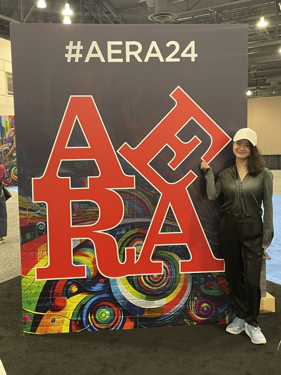DanqingYin's tweet photo. Shirts and running shoes can go together, as my “20k steps per day” is no kidding. Thanks @AERA_EdResearch @EdChangeSIG for a good conference! https://t.co/gc8iOS5Iu0