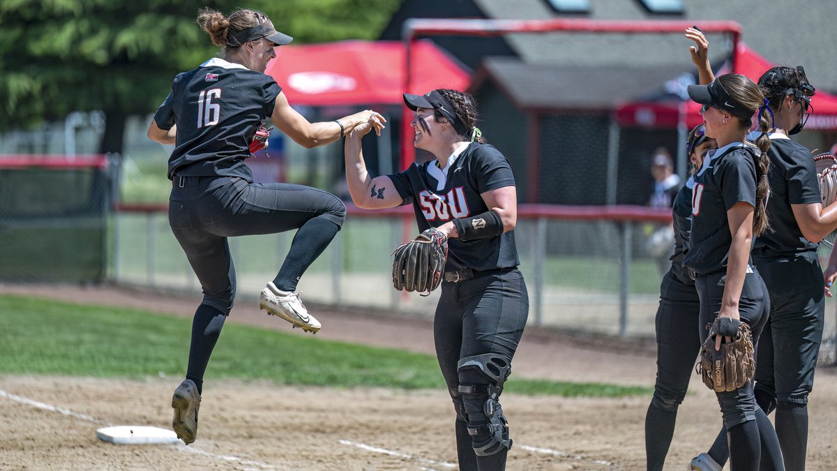 al_case's tweet photo. Happy birthday, Sarah Kerling!
@SOURaiders @SOU_Softball @KerlingSarah https://t.co/F1TjNqjAtU https://t.co/pvzTKNx0xG