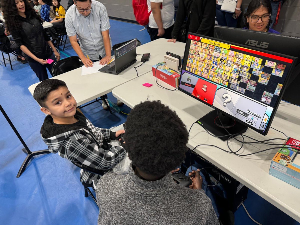 BurnetAllStars's tweet photo. ⭐️💙Gaming Mode 🕹️ Activated ⭐️💙 Congratulations to our ESports All Star Team! #burnetpride #esports #dallasisdallas @disdactivities @SoniaLoskot https://t.co/otwgDmDKpe