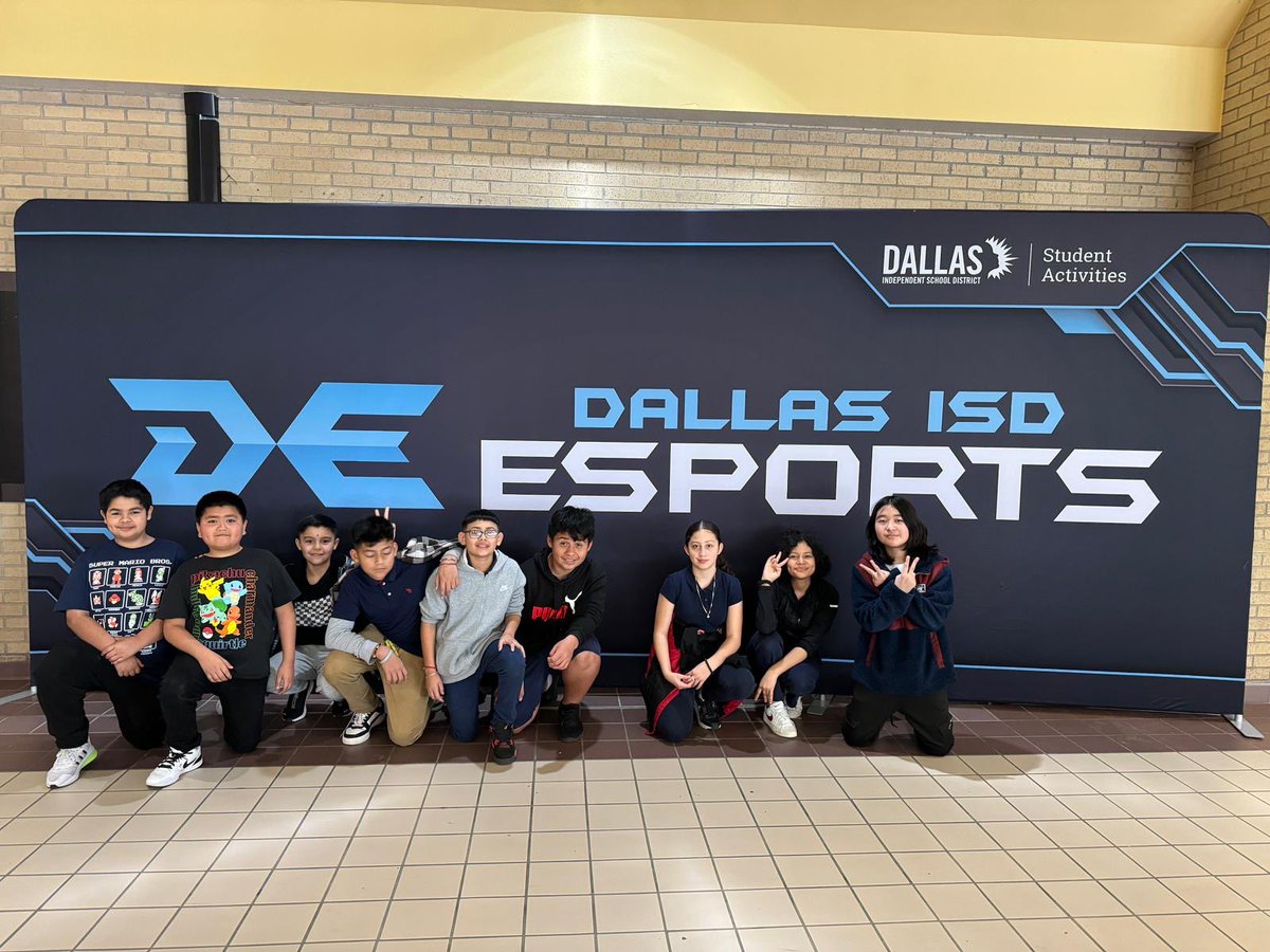 BurnetAllStars's tweet photo. ⭐️💙Gaming Mode 🕹️ Activated ⭐️💙 Congratulations to our ESports All Star Team! #burnetpride #esports #dallasisdallas @disdactivities @SoniaLoskot https://t.co/otwgDmDKpe