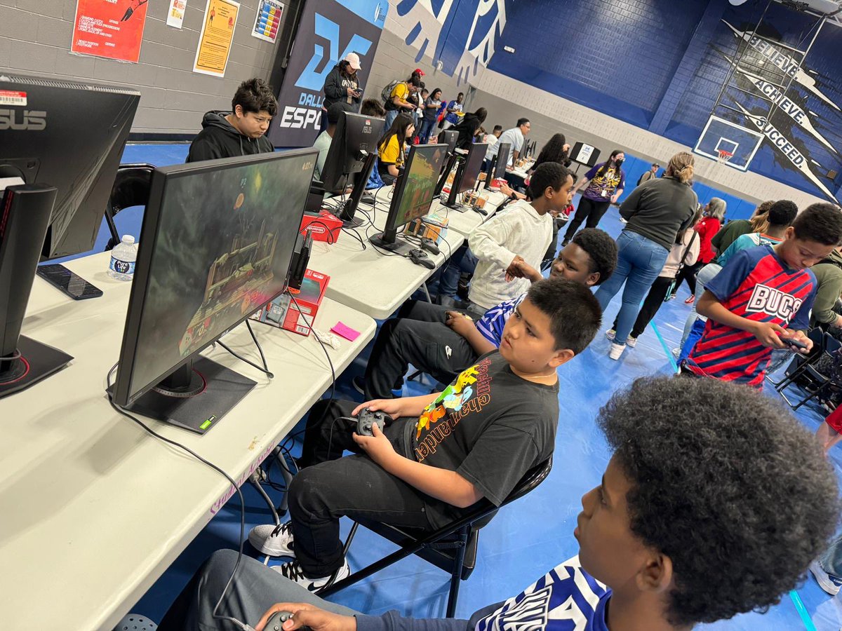 BurnetAllStars's tweet photo. ⭐️💙Gaming Mode 🕹️ Activated ⭐️💙 Congratulations to our ESports All Star Team! #burnetpride #esports #dallasisdallas @disdactivities @SoniaLoskot https://t.co/otwgDmDKpe