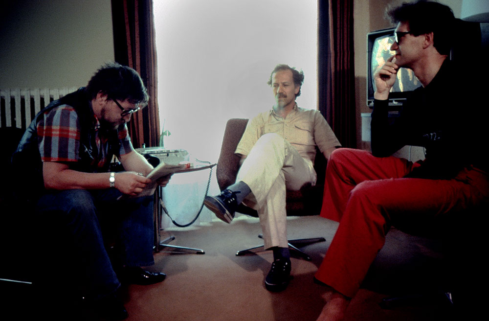 mubi's tweet photo. Rainer Werner Fassbinder, Werner Herzog and Wim Wenders in ROOM 666, 1982. https://t.co/yhqfpeGkyh