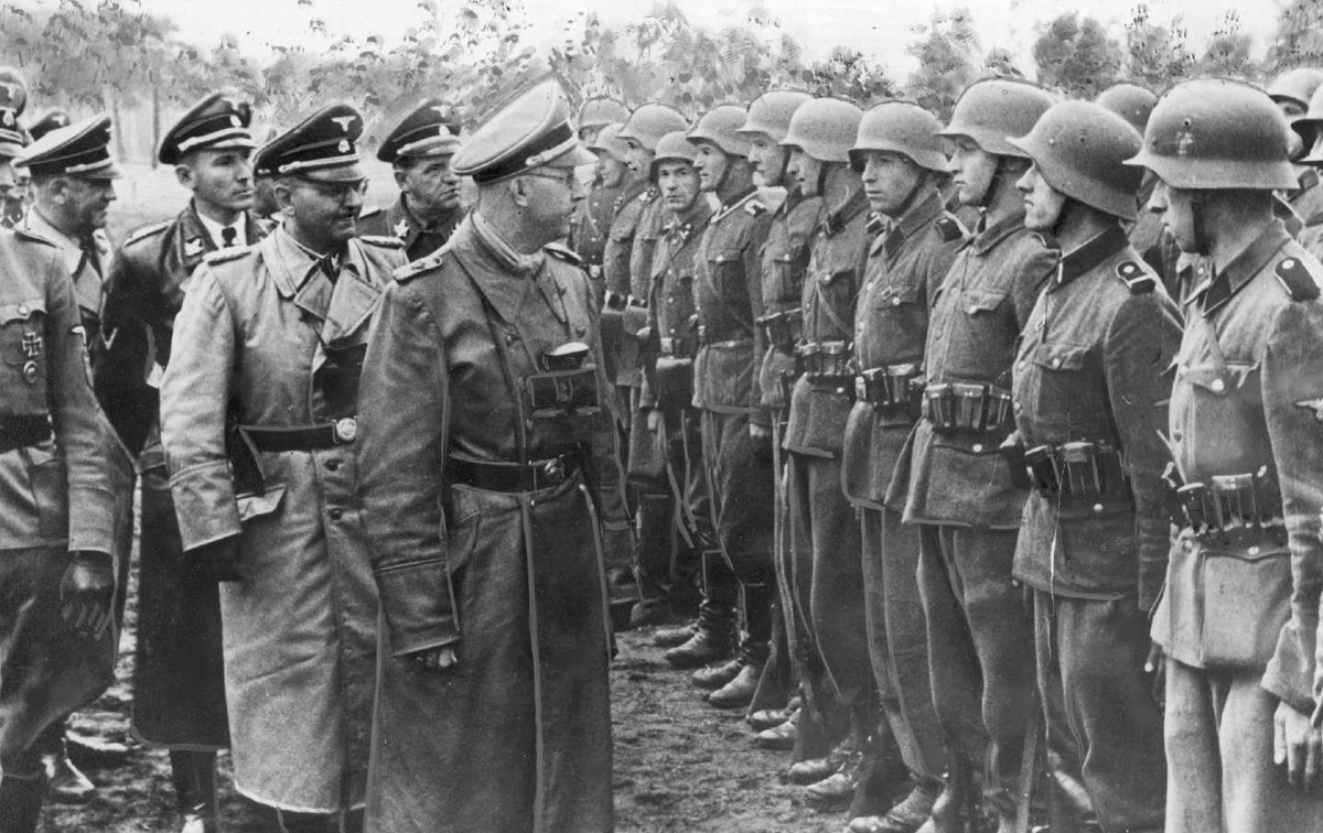 SRAntiFascism's tweet photo. @SR_AntiFascism @mossrobeson__ @threadreaderapp @redorchestraAFA @SunlightAFA @Searchlight_mag @bibipenner @161_news @cideral4 @EladNehorai @UR_Ninja @LoveGuerillero @AngersRaaf @Antifanti_1312 @KatharinaKoenig @davidpugliese @LeicesterSUTR @LateNightAFA @Soli_Antifa_Zgz @ArsenalFlaf @Antifaxismoa Why is #AmericanLibraryAssociation
@ALALibrary #Whitewashing
#NaziHistory of #Ukr #Nazis?
In honoring #Nazi #Revisionst
#VolodymyrViatrovych @Viatrovych&other
books depicting #SSGalizien #WaffenSS
as 'heroes',#ALALibrary is backing open
#HolocaustDenial
https://t.co/MZk7oMPi6a https://t.co/7FuGXncuYa