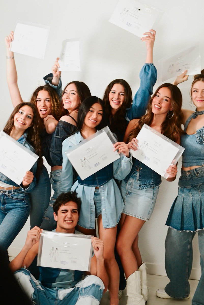 EscuelaModeloIN's tweet photo. ✨FIN DE CURSO ENERO 2024✨

Nuestros alumnos de Enero acaban de terminar, no pueden estar más cambiados. 
¿Tú también quieres tener la oportunidad de modelar en sesiones como ésta?
NUEVO CURSO: 4 de mayo, MATRÍCULAS ABIERTAS 

Te damos más información por WhatsApp al 651 422 161 https://t.co/V7QMI8N52J