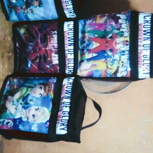 Lunch bag for your children is available here 
Different colours 
💜🖤💛💚🧡