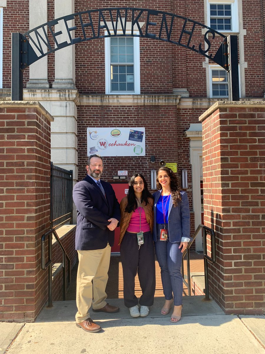 StefanieCirill1's tweet photo. Congratulations to our Valedictorian, Olivia Fanders &amp; Salutatorian, Manasvi Miryala! 👏🏼Wee are so proud! 
@WeehawkenTSD @EricCrespoEDU @FAmato53 @RobFerullo4 @bcalligy https://t.co/M2PYtUO6SX
